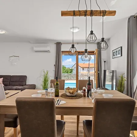 Mla I - Three Bedroom With Pool Hébergement de vacances
