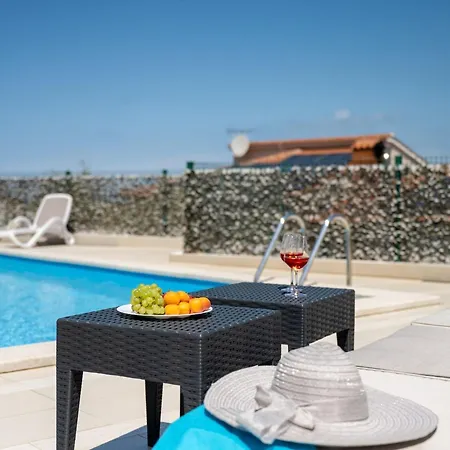 Mla I - Three Bedroom With Pool Prázdninový dům *
