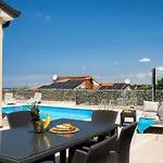 Будинок відпочинку Mla I - Three Bedroom With Pool Пореч