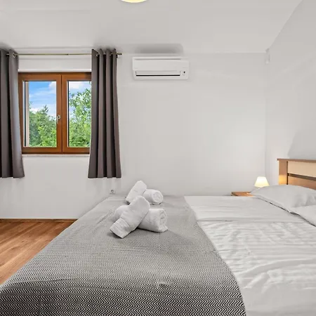 Mla I - Three Bedroom With Pool Porec