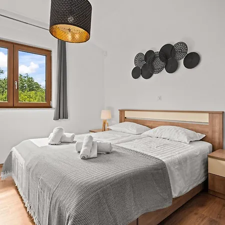 Mla I - Three Bedroom With Pool * Porec