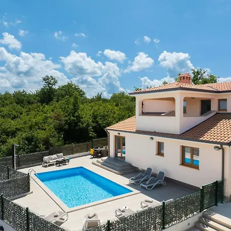 Mla I - Three Bedroom With Pool * Porec