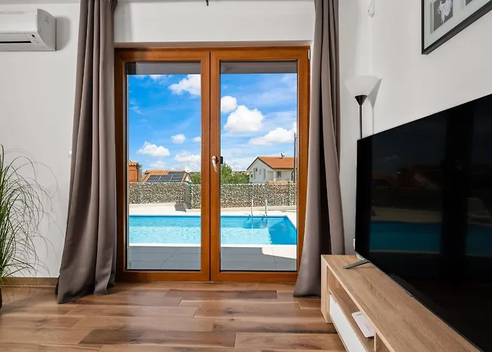 Nyaraló Mla I - Three Bedroom With Pool