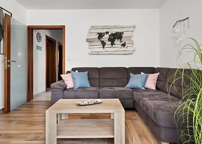 Mla I - Three Bedroom With Pool Porec