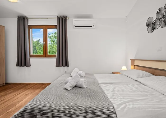 Mla I - Three Bedroom With Pool Poreč