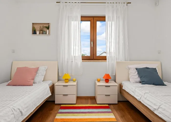 Nyaraló Mla I - Three Bedroom With Pool Poreč