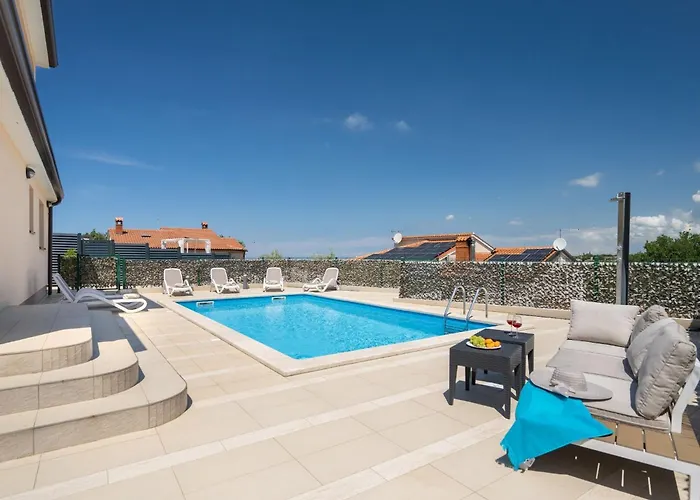 Nyaraló Mla I - Three Bedroom With Pool