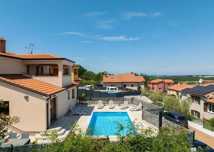 Mla I - Three Bedroom With Pool Porec