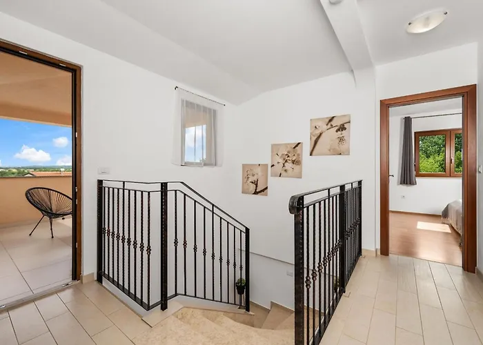 Casa vacanze Mla I - Three Bedroom With Pool